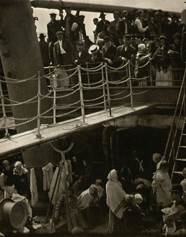 Imigrantes chegam ao porto de Nova Iorque 1907 Fotografia: A linha do tempo