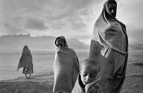Sebastião Salgado refugiados da Etiópia 1984 Fotografia: A linha do tempo