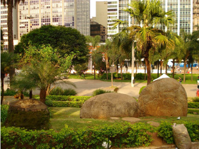 Vista de jardim preservado Praça centro de São Paulo jardim sao paulo Turismetrô em São Paulo