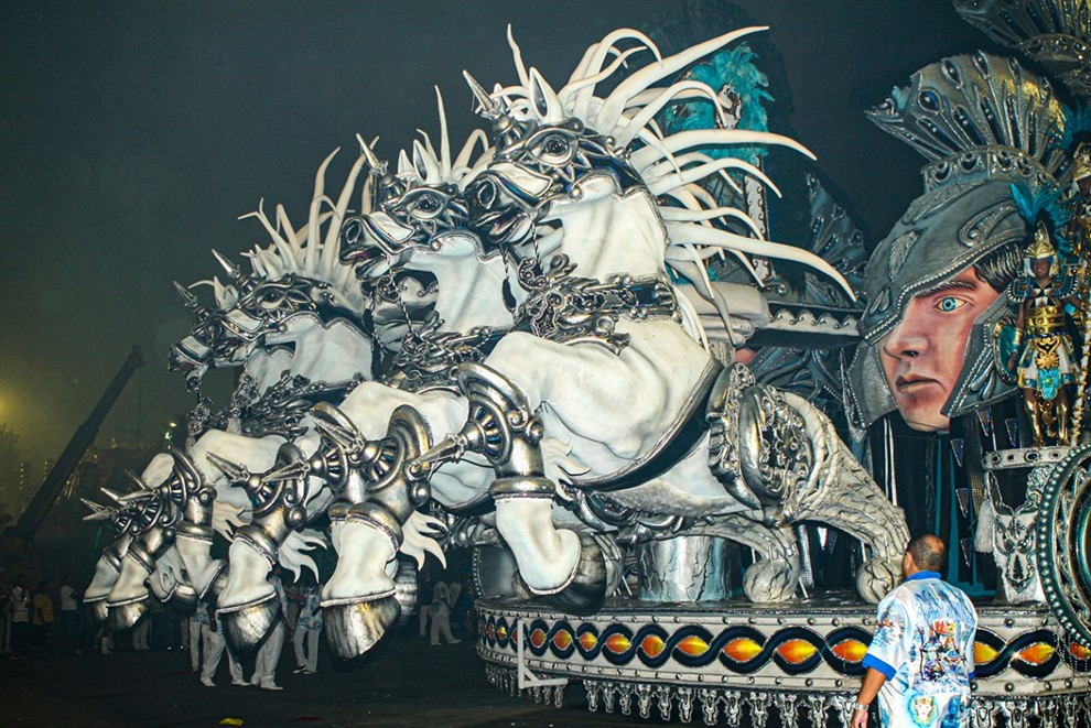 Carro "abre-alas" Carnaval Fotografia